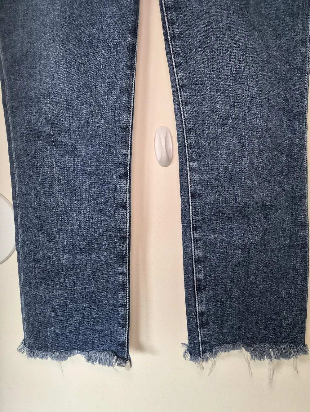 EUC PAIGE Cindy Crop in Imperial Tuned Hem 25